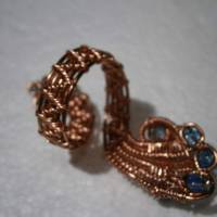 Ring handgewebt Kupfer rotgoldfarben mit Quarz blau im Spiralring verstellbar als Daumenring boho Bild 2