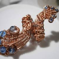Ring handgewebt Kupfer rotgoldfarben mit Quarz blau im Spiralring verstellbar als Daumenring boho Bild 7