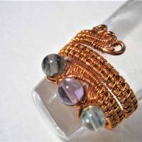 Ring pastell handgewebt mit Fluorit violett im Spiralring kupfer rotbraun verstellbar boho Daumenring Bild 5