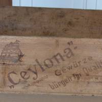Alte Holzkiste - 50er Jahre für Gewürze - Ceylona Gewürze bürgen für Qualität Bild 1