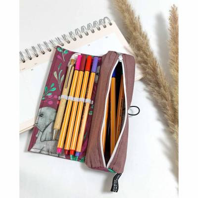 Federmäppchen Studium mit Namen, kleines Stiftemäppchen personalisiert lila für Schule oder Uni, Stifteetui mit Gummiban