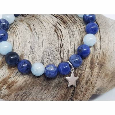 Ein Edelstein Armband mit Sodalith und Aquamarin bringt Frieden und Wohlbefinden.