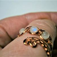 Ring handgemacht mit Mondstein Spiralring Kupfer wirework Daumenring Bild 1