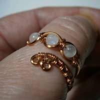 Ring handgemacht mit Mondstein Spiralring Kupfer wirework Daumenring Bild 7