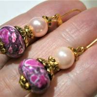 Ohrringe pink Mosaikjaspis handgefertigt violett grau an rosa Muschelperle im boho chic Bild 4