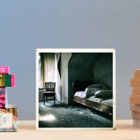 Schlafzimmer, verlassenes Haus, marodes Bett, Foto auf Holz 22x22 cm, handmade Bild 3
