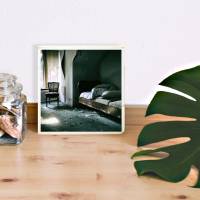 Schlafzimmer, verlassenes Haus, marodes Bett, Foto auf Holz 22x22 cm, handmade Bild 4