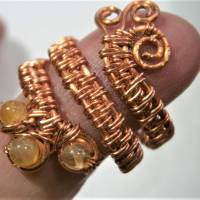 Ring pastell Kupfer hell handgewebt mit Jade gelb im Spiralring rotgoldfarben Daumenring Bild 2