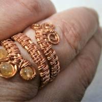 Ring pastell Kupfer hell handgewebt mit Jade gelb im Spiralring rotgoldfarben Daumenring Bild 6