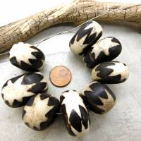 8 Vintage Batik Bone Perlen - L Oval - schwarz weiß - große ovale Knochenperlen aus Kenia - Sternmuster Bild 2