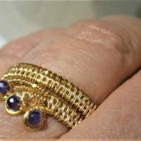 Ring handgewebt mit Mini Achat lila violett im Spiralring goldfarben wirework als Geschenk im boho chic Bild 3