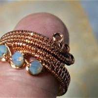 Ring mint pastell Kupfer hell handgewebt mit Mini Kristallen im Spiralring verstellbar rotgoldfarben Daumenring Bild 7