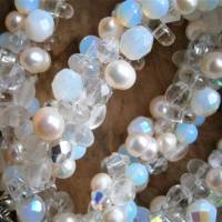Perlenkette weiß mit Bergkristall und Mondstein Collier üppige Kette zur Hochzeit Brautschmuck Bild 6