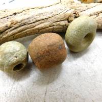 3 antike Stein-Perlen aus der Sahara - sandfarben, rotbraun - authentische Sahara-Steine Bild 3