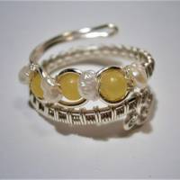 Ring mit Jade hellgrün und Keshiperlen weiß im großen Spiralring silberfarben Daumenring Bild 3