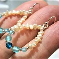 Ohrringe Keshi Perlen weiß an Glas blau ombre handgemacht Brautschmuck Bild 5