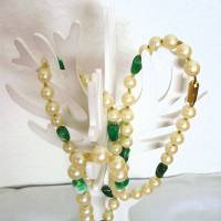 Vintage Perlenhalskette in Creme-Grün zeitlos schön aus den 70er Jahren Bild 1