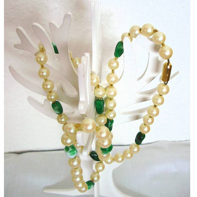 Vintage Perlenhalskette in Creme-Grün zeitlos schön aus den 70er Jahren