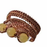 Ring mit Jade hellgrün im Spiralring handgewebt kupfer rotgoldfarben boho chic wirework Daumenring Bild 1