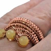 Ring mit Jade hellgrün im Spiralring handgewebt kupfer rotgoldfarben boho chic wirework Daumenring Bild 4