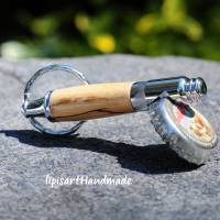 Schlüsselanhänger Flaschenöffner – Holz Buche gestockt gedrechselt Walze Farbe Chrom Bild 1