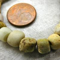 antike Glasperlen aus Djenné/Mali - dig beads Glas-Perlen mit Patina - weiß - kurzer oder mittlerer Strang Bild 7