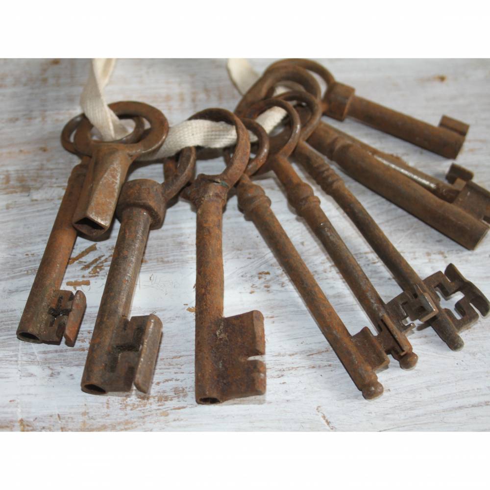 10 alte Schlüssel mit aufwändigen Bärten Vintage