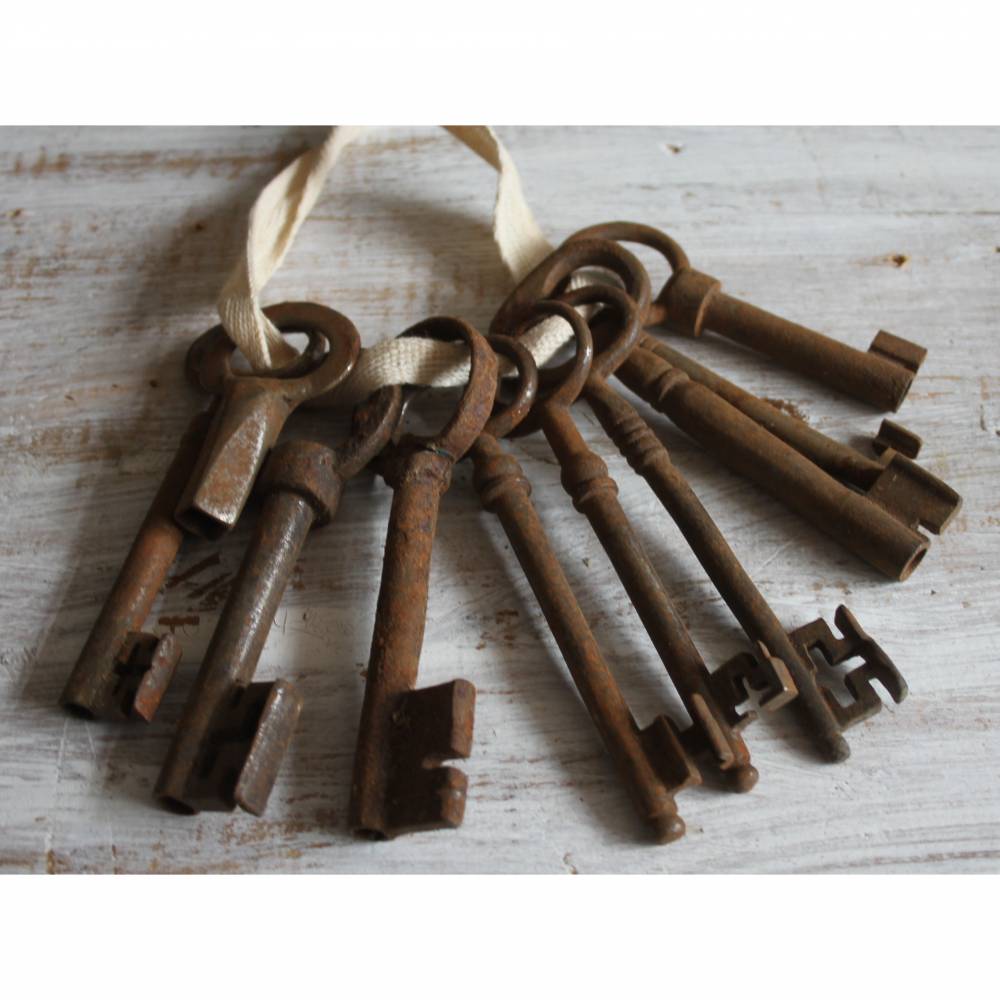 10 alte Schlüssel mit aufwändigen Bärten Vintage