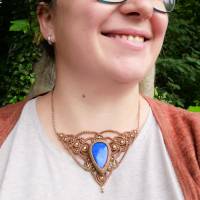 Makramee-Halskette mit blauem Labradorit und Messingperlen Bild 4