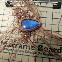 Makramee-Halskette mit blauem Labradorit und Messingperlen Bild 7