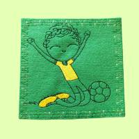 bestickte Filz-Untersetzer für den Fussball-Abend, eckig,grün, Größe ca.12 x 12 cm, Fussball-Dekoration Bild 1
