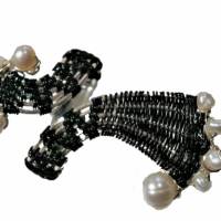 Ring verstellbar schwarz weiß mit Perlen handgewebt im Spiralring als Geschenk Bild 2