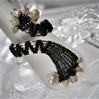 Ring verstellbar schwarz weiß mit Perlen handgewebt im Spiralring als Geschenk Bild 4