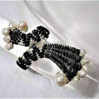 Ring verstellbar schwarz weiß mit Perlen handgewebt im Spiralring als Geschenk Bild 5