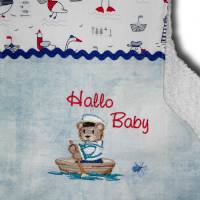 Spucktuch Spuckschutz extra lang Schulterlatz fürs Baby bestickt mit Namen niedlichem Bärchen Geschenkidee Geburt Taufe Bild 1