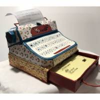 Zum Ruhestand: Typewriter Box Schreibmaschine mit Post-it-Block -  Sekretärinnen Abschiedsgeschenk Bild 1