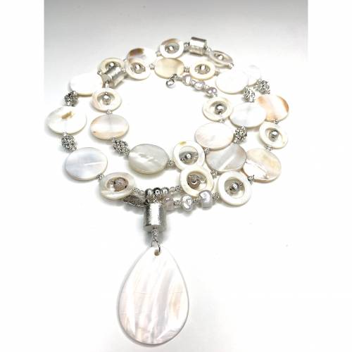 Perlenkette, Kette mit Anhänger, Perlmutt-Kette, Hochzeit, Geschenk, Charms-Kette, Halskette, necklace, Perlmutt, Charms