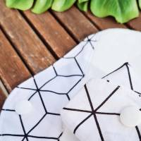 waschbare Stoffbinden Set aus Baumwolle - nachhaltige Monatshygiene - Zero Waste - weiß schwarz geometrisch Bild 7