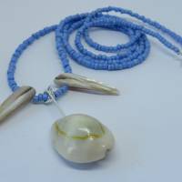 Maritime blaue Halskette mit Mini-Perlen und Kauri-Muschel Bild 10
