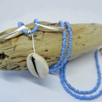 Maritime blaue Halskette mit Mini-Perlen und Kauri-Muschel Bild 8