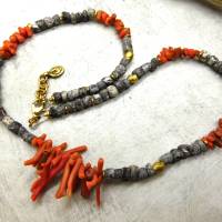 Halskette mit antiken Glasperlen von Ausgrabungen und Ast-Koralle aus Afrika - Messing - 48,5-50cm Bild 1
