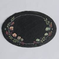 Schiefertürschild oval handbemalt Blumenranke pastell mit Silber Wunschname personalisiert Bild 2