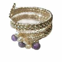 Ring Amethyst lila violett pastell an Keshiperlen weiß Spiralring verstellbar silberfarben wirework Bild 1