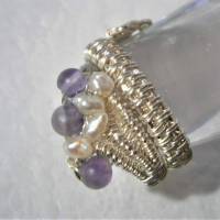 Ring Amethyst lila violett pastell an Keshiperlen weiß Spiralring verstellbar silberfarben wirework Bild 6