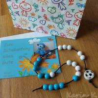 Rechenkette mit Holzperlen Motivperle Fußball sowie mit Glückwunschkarte und Geschenktasche Bild 3