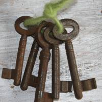 5 kleine alte Schlüssel mit Vintage Patina B Bild 4