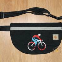 Bauchtasche Gürteltasche Hüfttasche Hip Bag Crossbody-Bag Tasche mit Stickerei Motiv Fahrradfahrer Handmade Bild 5