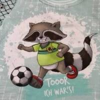 cooles T-shirt gr.86/92 Waschbär spielt Fußball Bild 2