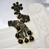 Ring verstellbar schwarz mit Onyx handgewebt Gothic im Spiralring goldfarben Bild 1