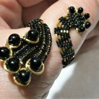 Ring verstellbar schwarz mit Onyx handgewebt Gothic im Spiralring goldfarben Bild 5